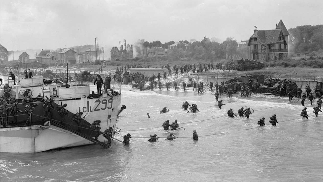 Canadian Infantry landing from invasion barges. LAC/PA-122765