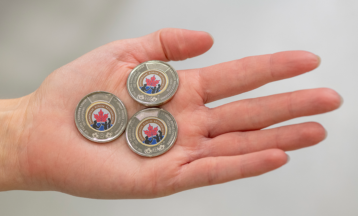 La plus récente pièce de circulation commémorative en l’honneur du 100e anniversaire de la Légion royale canadienne. 